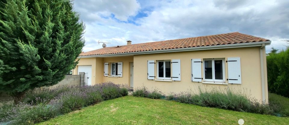 Pavillon 4 pièces de 92 m² à Beaumont (86490)