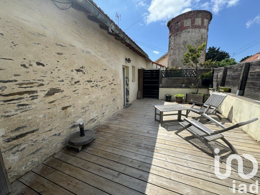 House 6 rooms of 140 m² in Saint-Michel-Chef-Chef (44730)