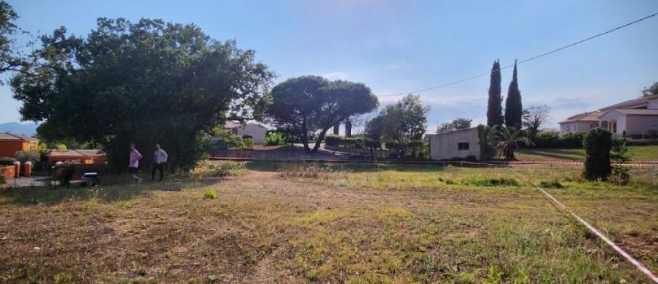 Terrain de 1 214 m² à Fréjus (83600)