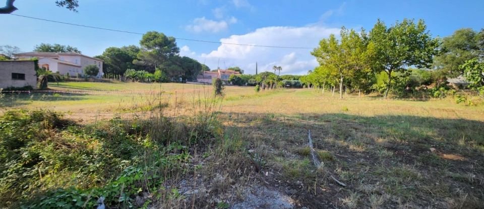 Terrain de 1 214 m² à Fréjus (83600)