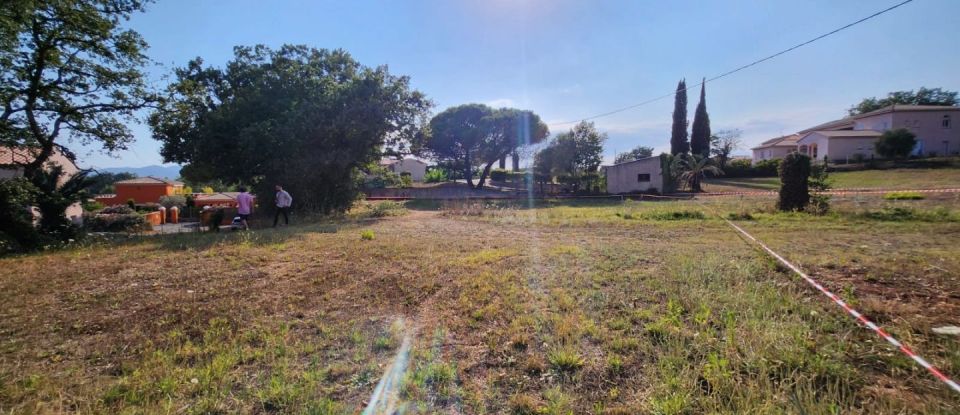 Land of 1,214 m² in Fréjus (83600)