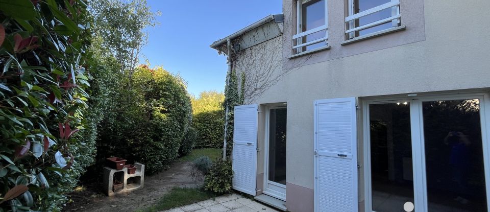 Town house 4 rooms of 84 m² in Bailly-Romainvilliers (77700)