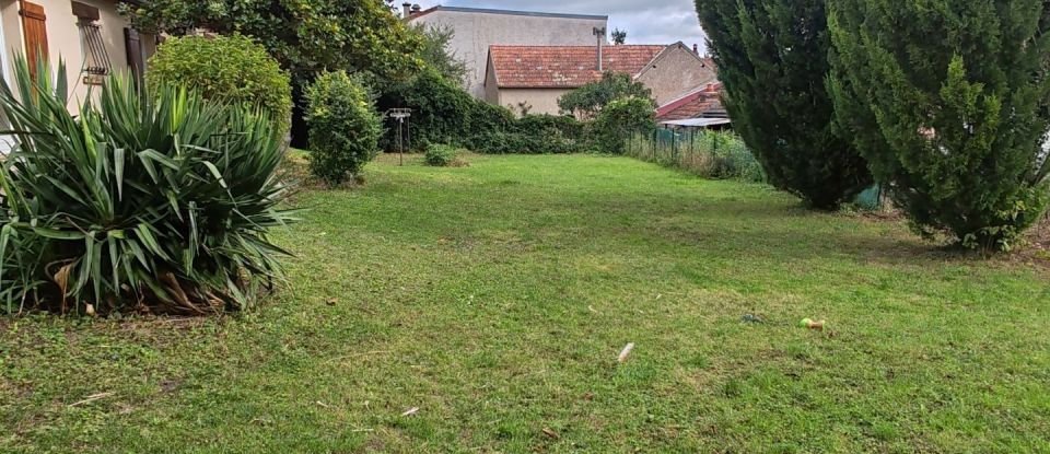 Maison 7 pièces de 135 m² à Saulcet (03500)