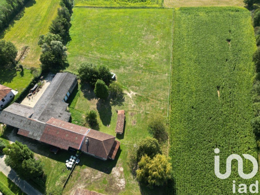 Ferme 2 pièces de 77 m² à Polliat (01310)