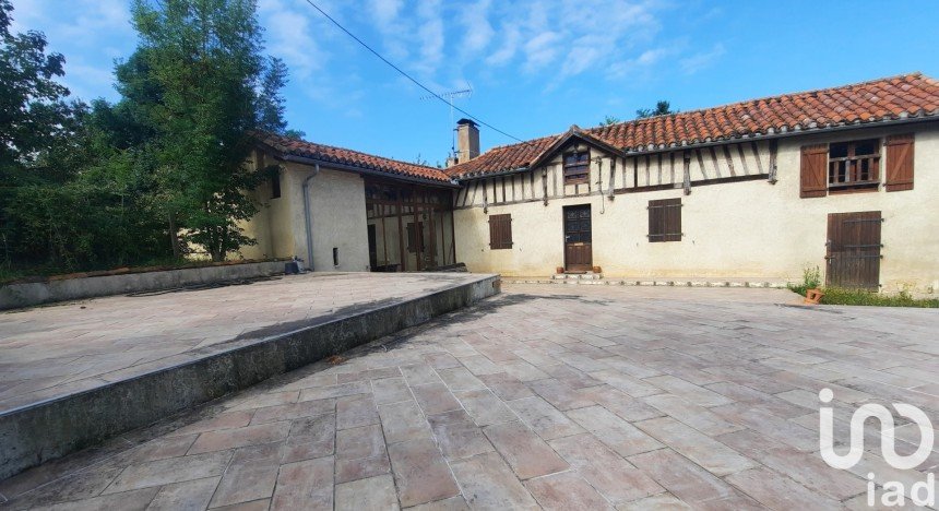 Country house 9 rooms of 140 m² in Aire-sur-l'Adour (40800)