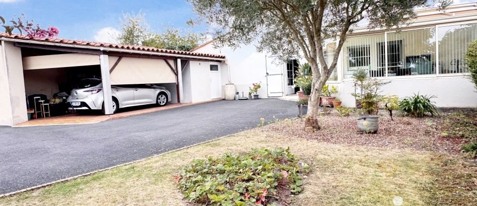 Maison traditionnelle 6 pièces de 194 m² à La Tardière (85120)