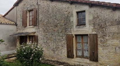 Village house 3 rooms of 114 m² in Pamproux (79800)