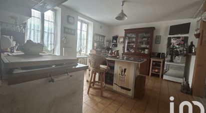 House 5 rooms of 153 m² in Bézenet (03170)