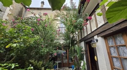 House 6 rooms of 145 m² in Le Blanc (36300)