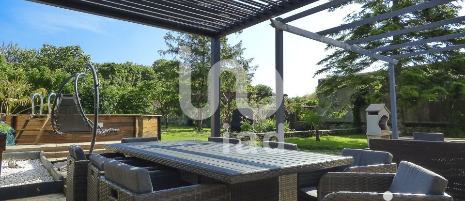 Country house 7 rooms of 192 m² in La Jarrie (17220)