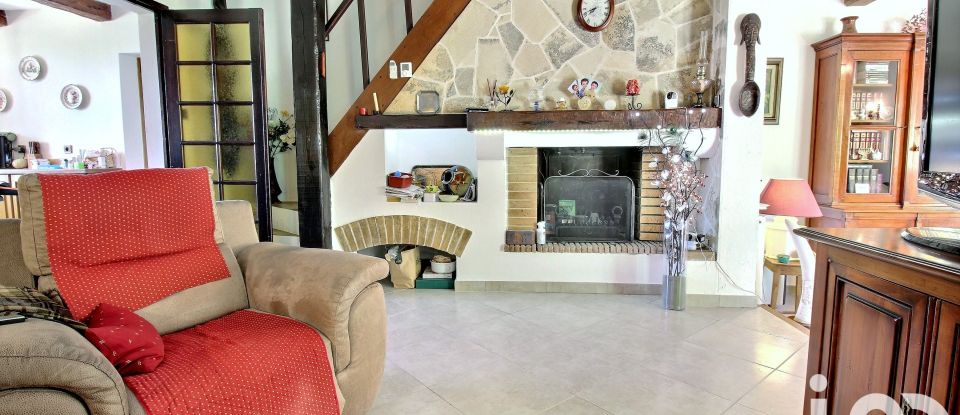 Traditional house 4 rooms of 116 m² in Mimet (13105)