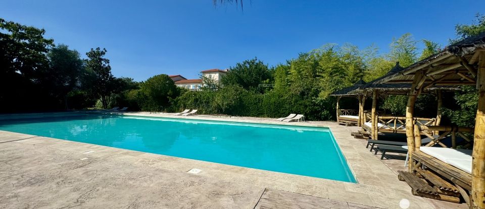 Domaine 14 pièces de 696 m² à - (30380)