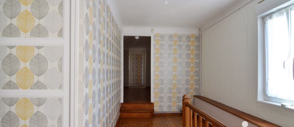 House 8 rooms of 197 m² in - (14270)