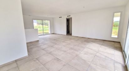 Maison 5 pièces de 113 m² à AUDEJOS (64170)