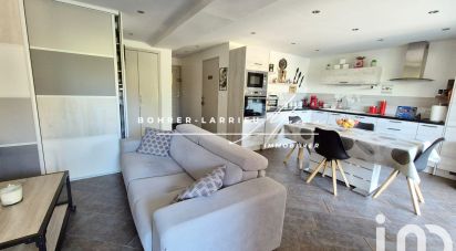 Appartement 2 pièces de 53 m² à Saint-Cyr-sur-Mer (83270)