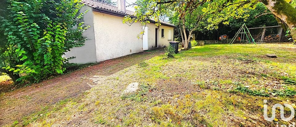 House 7 rooms of 218 m² in Linars (16730)