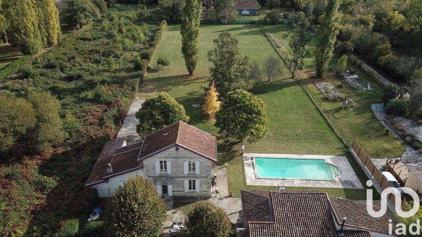 Mansion 9 rooms of 199 m² in Latresne (33360)