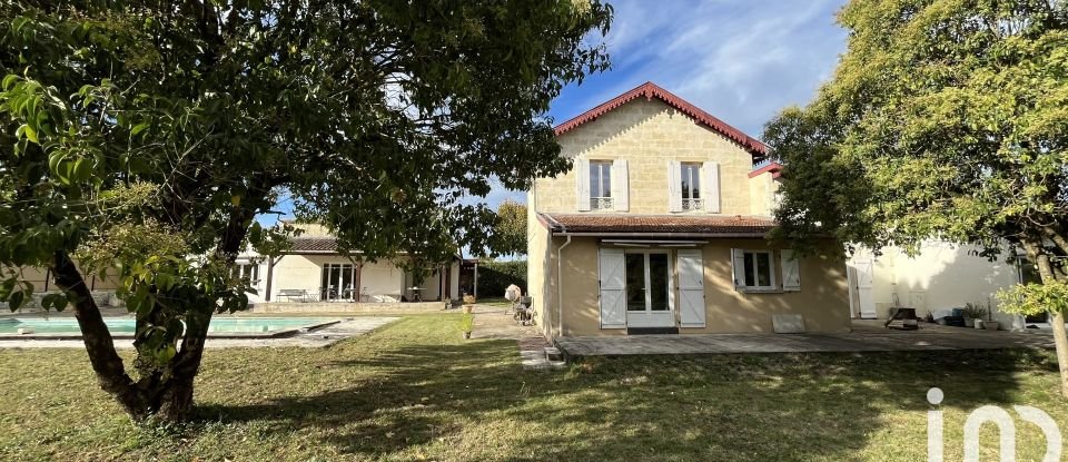 Mansion 9 rooms of 199 m² in Latresne (33360)