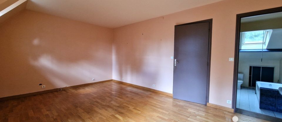 Maison 13 pièces de 313 m² à Gourin (56110)