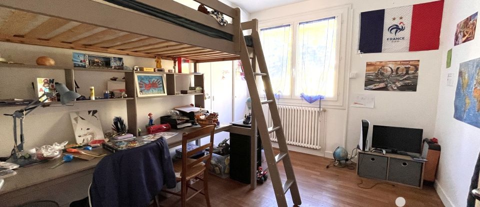 House 4 rooms of 92 m² in Saint-Céré (46400)