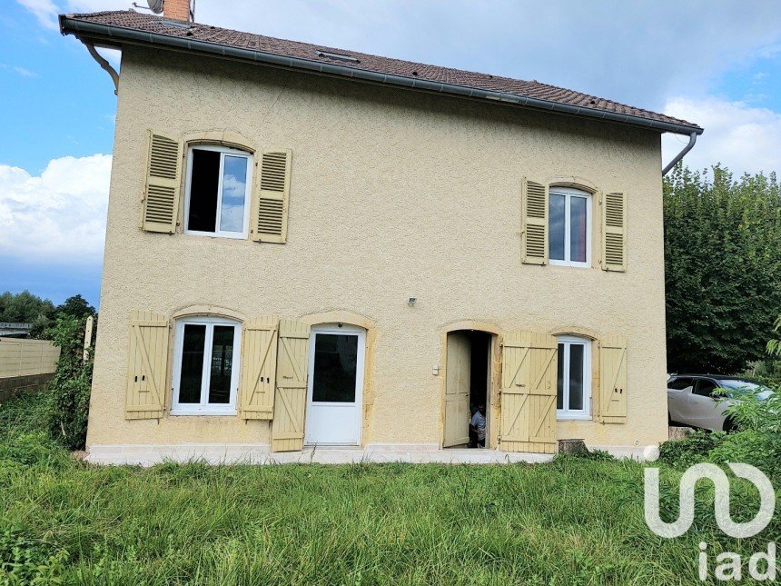 Maison 6 pièces de 260 m² à Pouilly-sous-Charlieu (42720)