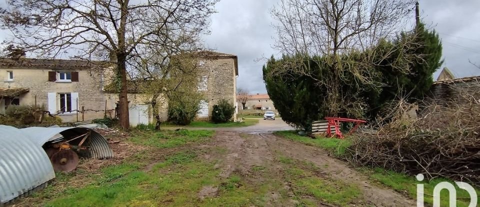 Village house 3 rooms of 77 m² in Longré (16240)