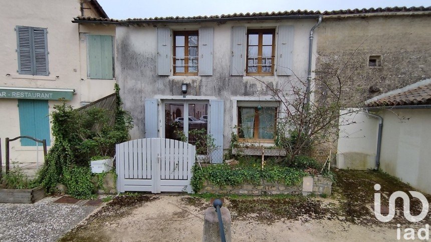 Village house 3 rooms of 104 m² in Néré (17510)