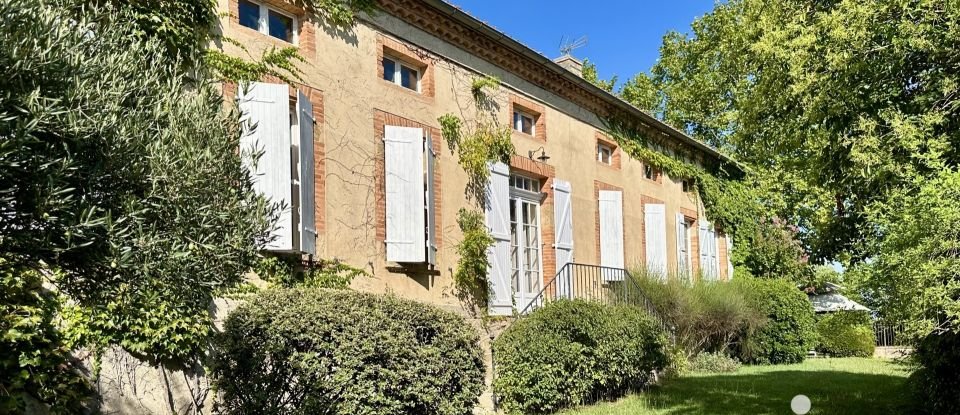 Maison 8 pièces de 238 m² à Saint-Soulan (32220)