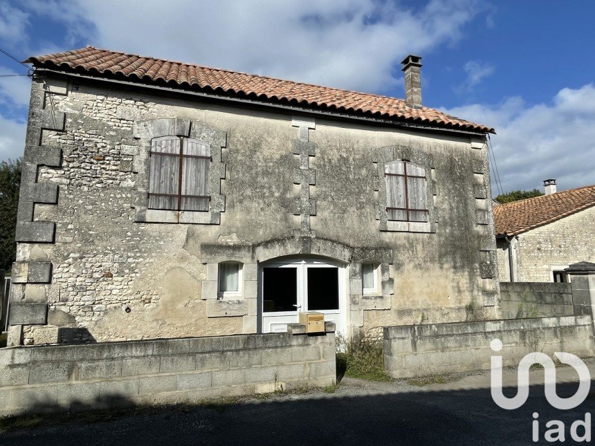 Maison de village 1 pièce de 58 m² à Jarnac-Champagne (17520)