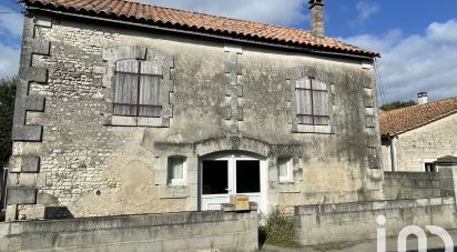 Maison de village 1 pièce de 58 m² à Jarnac-Champagne (17520)