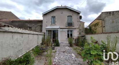 Village house 5 rooms of 120 m² in Fontaine-Chalendray (17510)