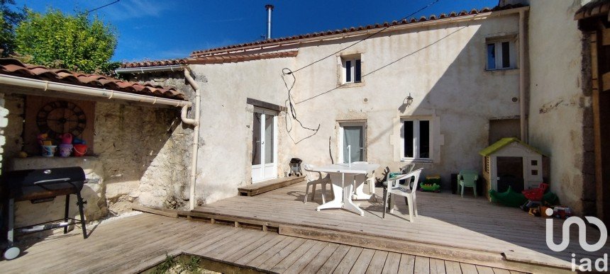 Maison de village 4 pièces de 97 m² à Néré (17510)