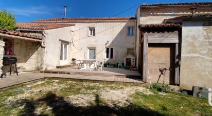 Maison de village 4 pièces de 97 m² à Néré (17510)