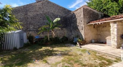 Maison de village 4 pièces de 97 m² à Néré (17510)