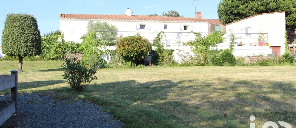 Longère 5 pièces de 118 m² à Aizenay (85190)