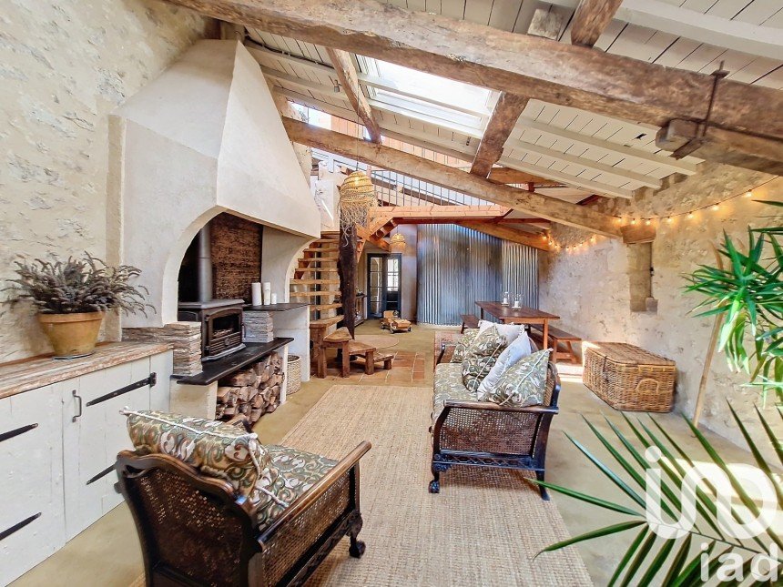 Country house 9 rooms of 254 m² in Doulezon (33350)