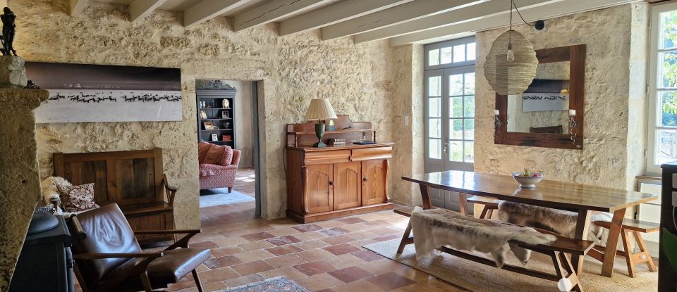 Country house 9 rooms of 254 m² in Doulezon (33350)