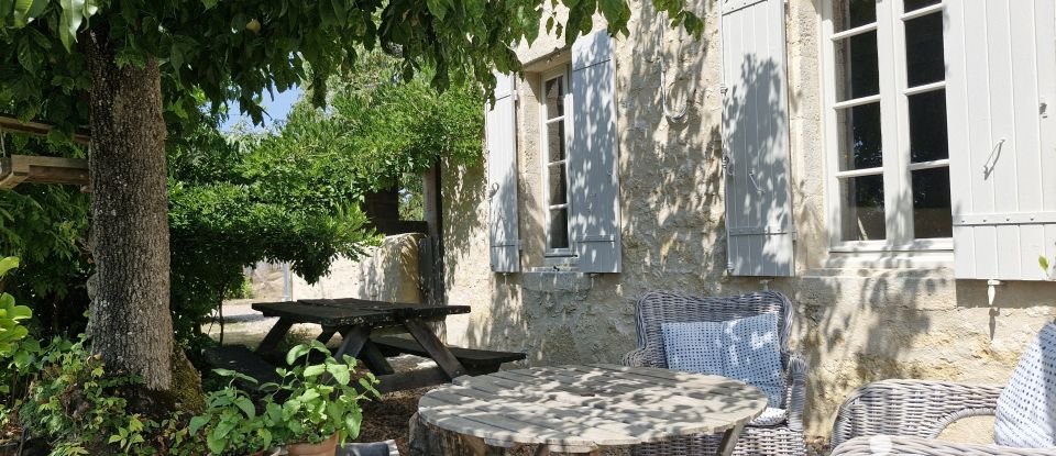 Country house 9 rooms of 254 m² in Doulezon (33350)