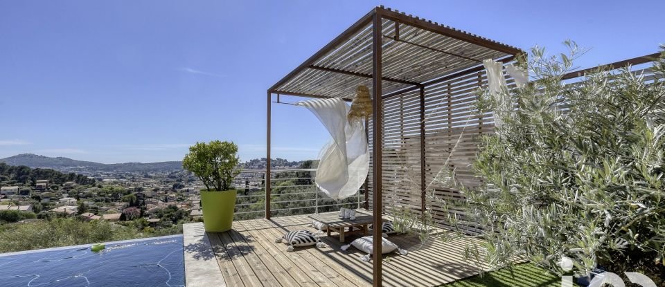 Maison 10 pièces de 305 m² à Sanary-sur-Mer (83110)