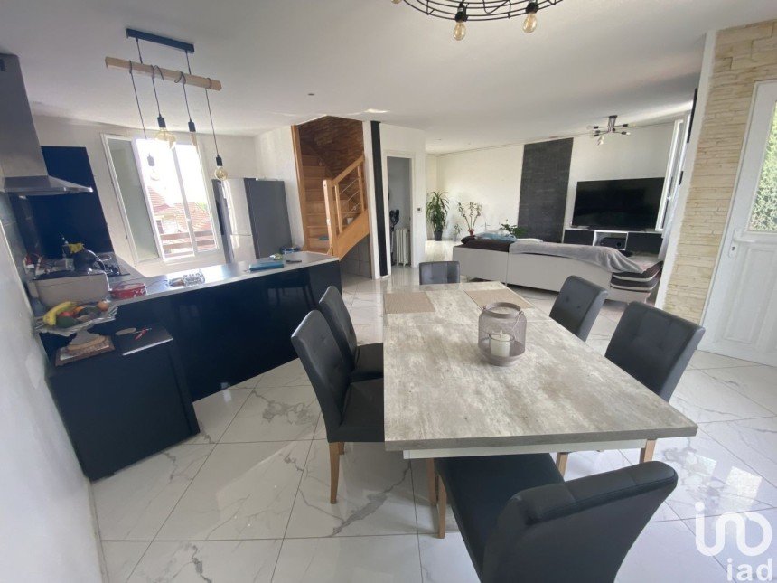 Maison 4 pièces de 130 m² à Combs-la-Ville (77380)