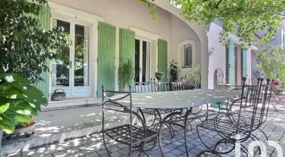 Traditional house 9 rooms of 240 m² in Fontvieille (13990)