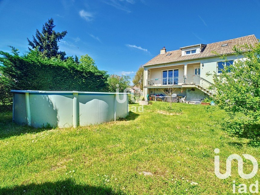 Maison traditionnelle 5 pièces de 140 m² à Vierzon (18100)