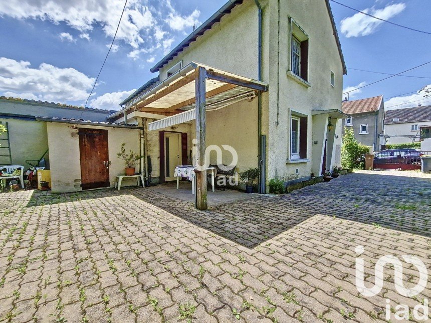 House 4 rooms of 74 m² in Vierzon (18100)