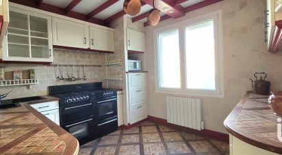 Traditional house 5 rooms of 156 m² in La Villedieu-du-Clain (86340)