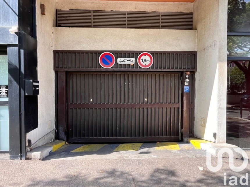 Parking of 20 m² in Marseille (13003)