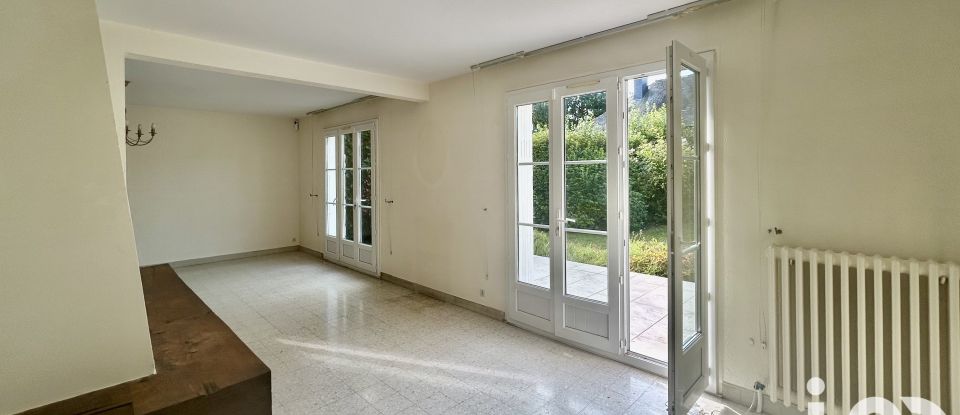 Maison traditionnelle 8 pièces de 145 m² à Montgermont (35760)