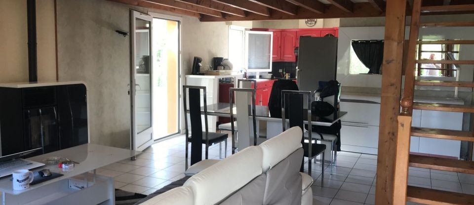 Maison 5 pièces de 82 m² à Dignac (16410)