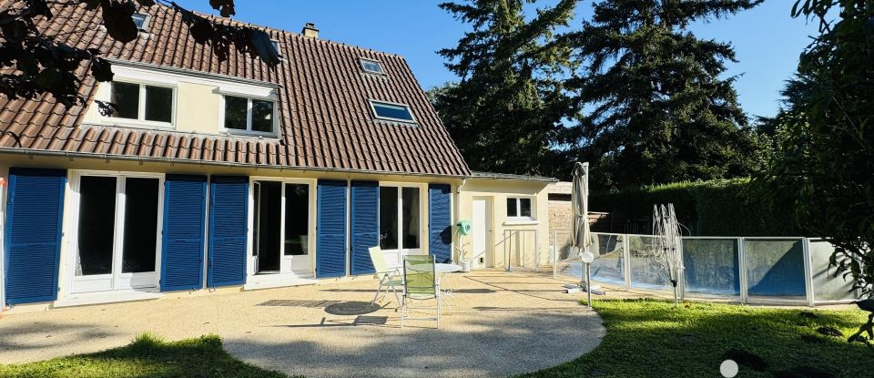 Traditional house 6 rooms of 120 m² in Saint-Fargeau-Ponthierry (77310)