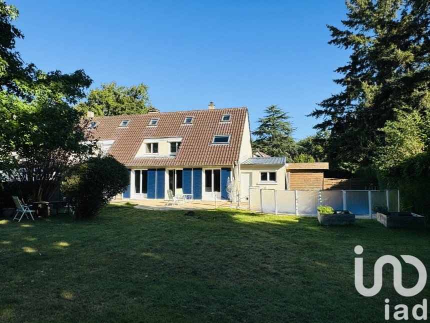 Traditional house 6 rooms of 120 m² in Saint-Fargeau-Ponthierry (77310)