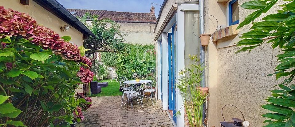 Village house 5 rooms of 93 m² in Mézières-sur-Seine (78970)